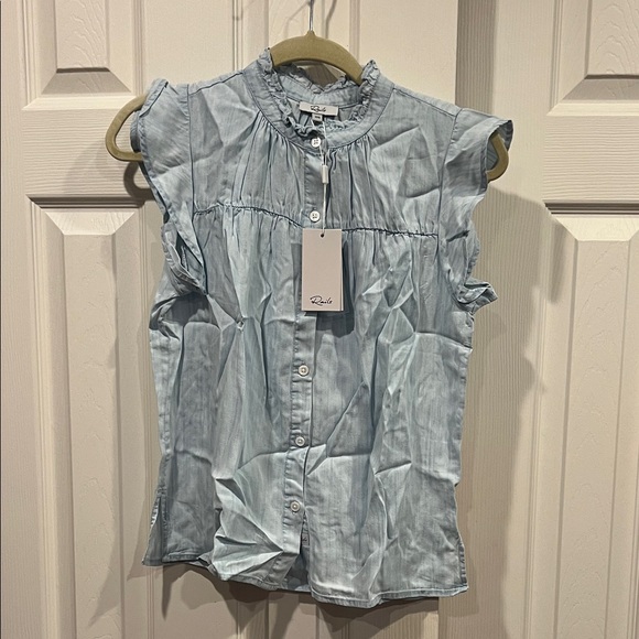 NWT-Rails Sky Blue Ruffle Sleeve Chambray Top - Picture 1 of 15